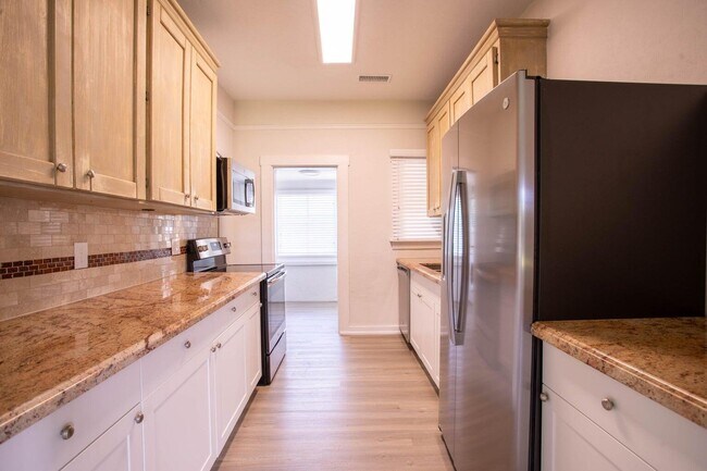 Building Photo - 1716 Mercer Ave