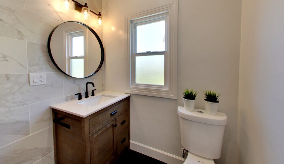 Building Photo - 2720 College Ave