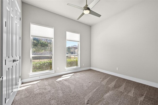 Building Photo - 5013 Paul Thomas Dr