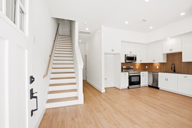 Building Photo - 7841 Sunnyhill St