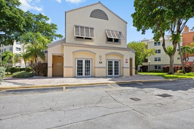 Building Photo - 8290 Lake Dr