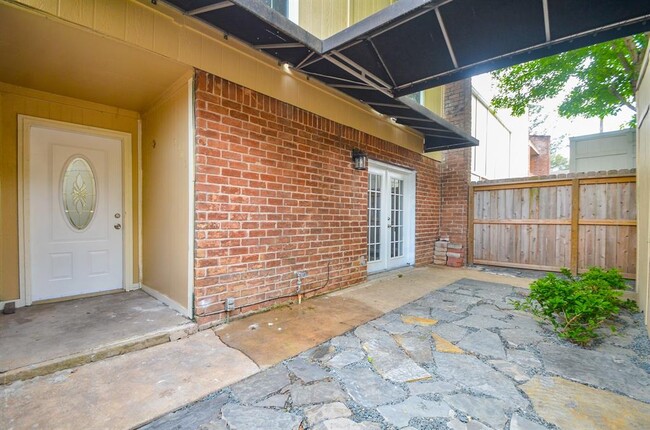 Building Photo - 5303 Lost Forest Dr
