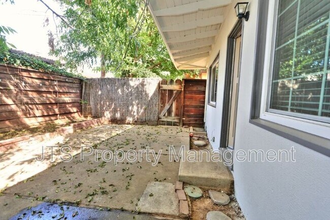 Building Photo - 3109-3111 Hampshire Drive
