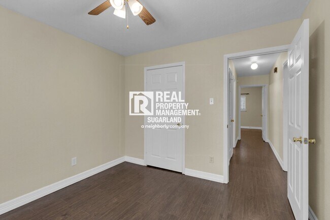 Building Photo - Fantastic Katy 3-2 close to everything