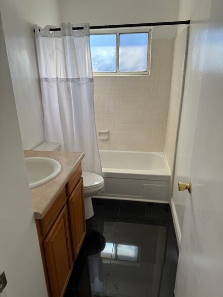 Bathroom. - 614 S Lower Sacramento Rd
