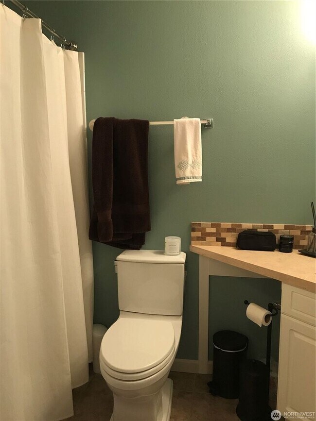 Building Photo - 2bd/2ba Kirkland Condo