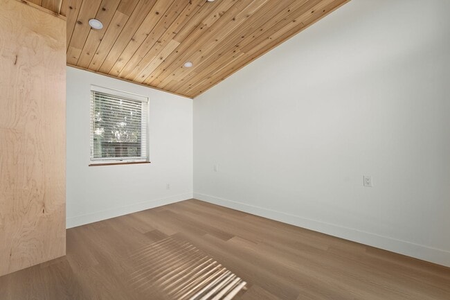 Building Photo - Morris Street Commons Modualr Living! 2/1