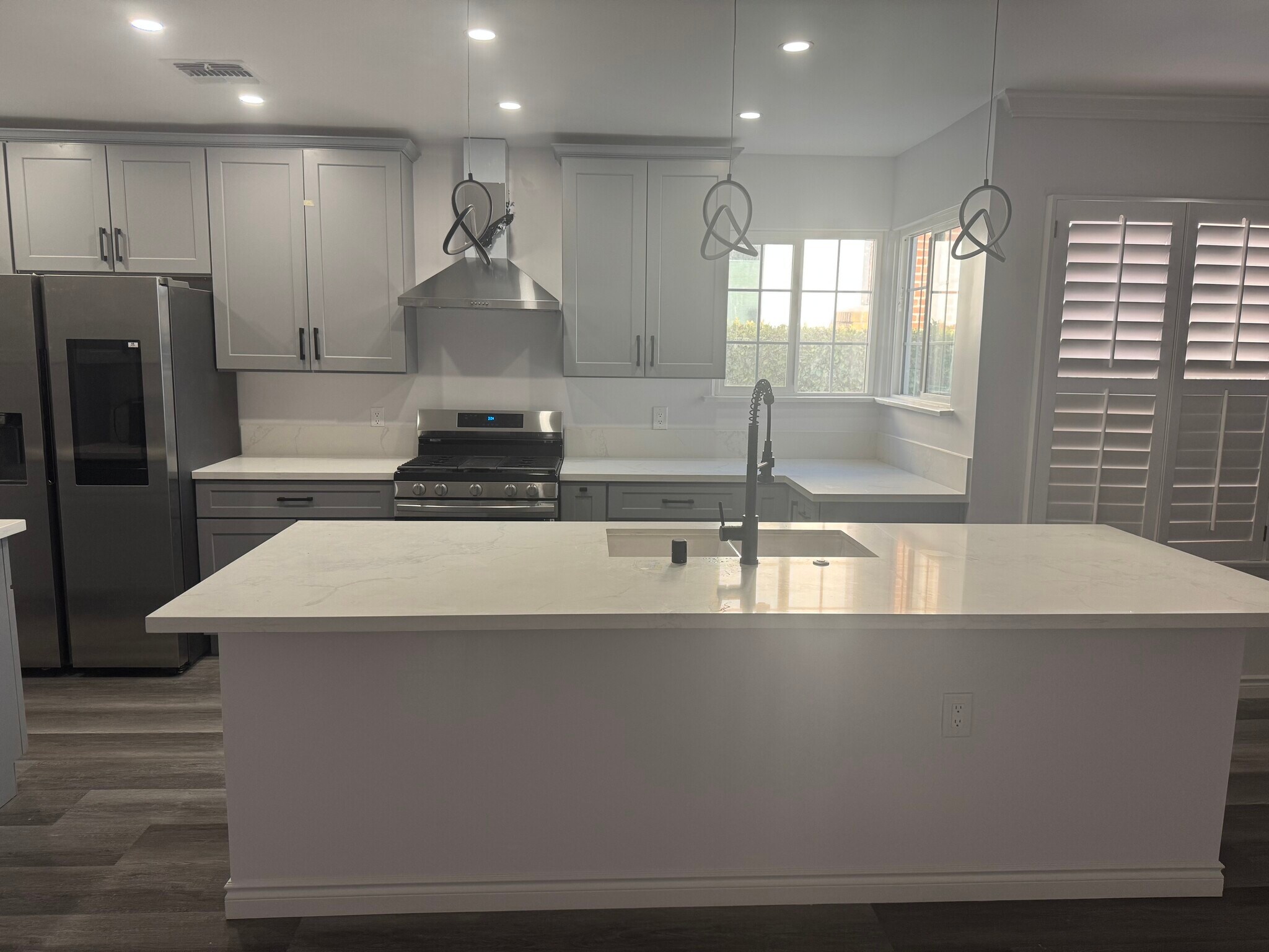 Kitchen view - 3 - 445 W Ellis Ave