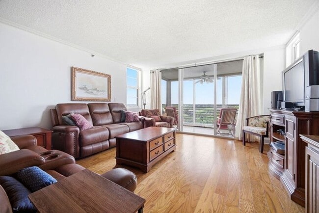 Building Photo - 3507 Oaks Way