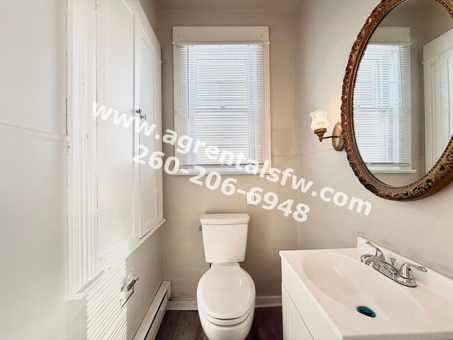 Building Photo - 3 Bedroom House