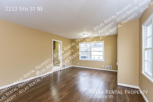 Building Photo - 2233 5th St NE