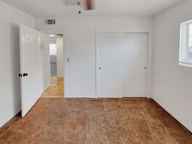 Building Photo - 209 N Alvord St