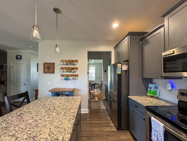 Building Photo - Stunning 4 Bed 2.5 Bath Home in Cameron with Fenced Yard