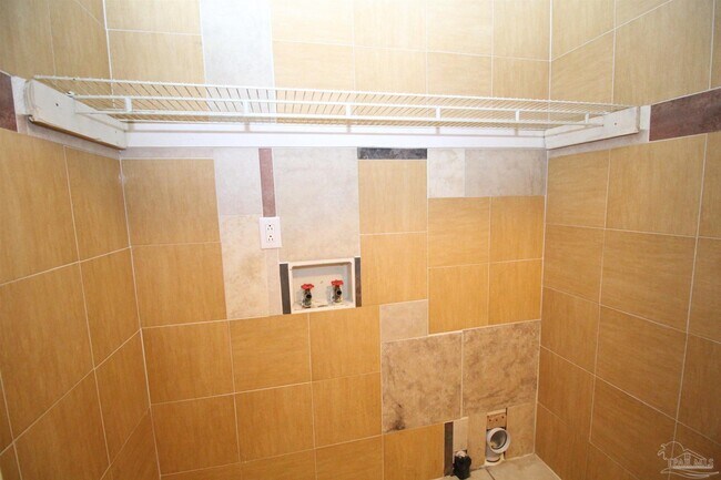 Building Photo - 130 E 9 Mile Rd