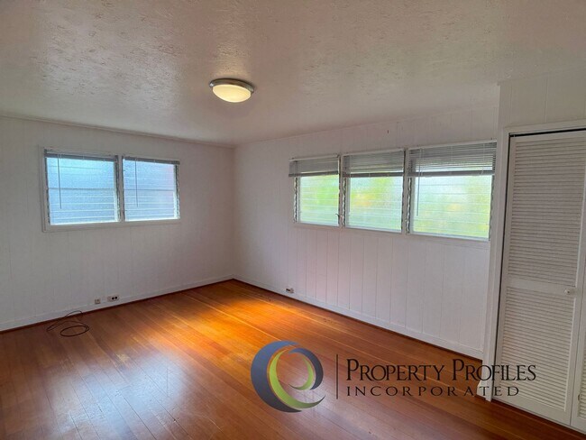 Building Photo - Kaimuki 3 Bedroom 2 Bath House