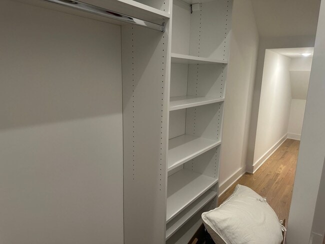 Building Photo - Beautiful 3 Bed 2 Bath Duplex unit in Heart of Lincoln Square