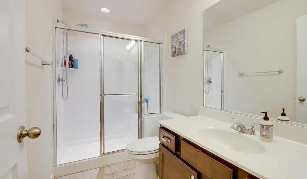 Building Photo - 517 Pebblebrook Ln
