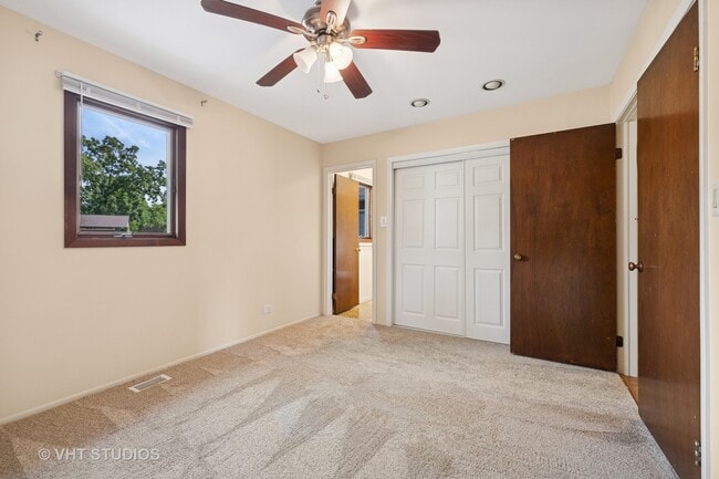Building Photo - 985 Heartwood Ln