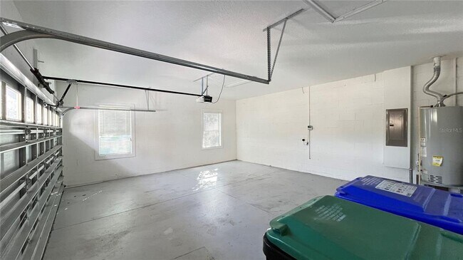 Building Photo - 15079 Evergreen Oak Loop