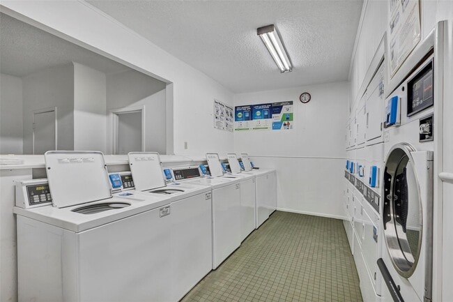 Building Photo - 3131 Cummins St