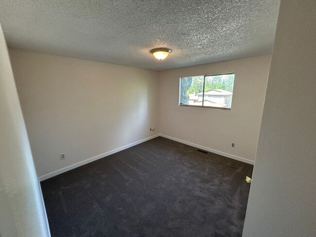 Building Photo - Renovated 3 Bed, 2.5 bath home w/2-car gar...