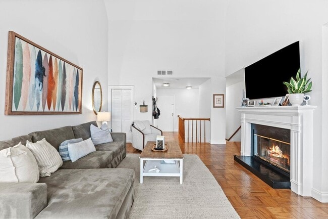Building Photo - 200 Shearwater Ct W