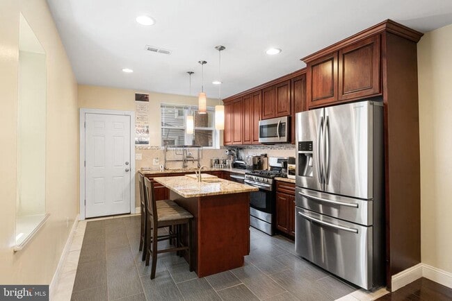 Building Photo - 2328 Reed St