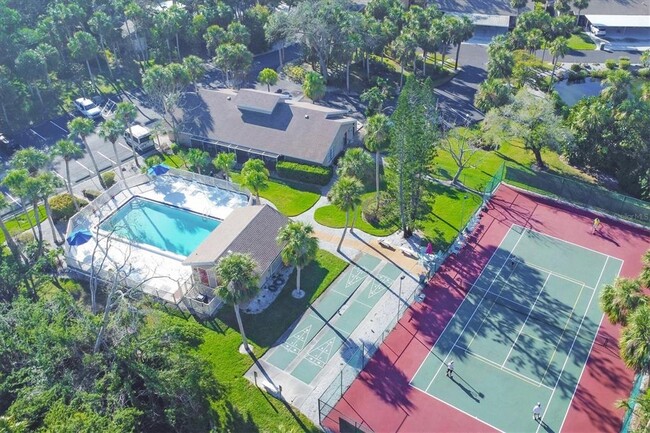 Building Photo - 4819 Village Garden Dr