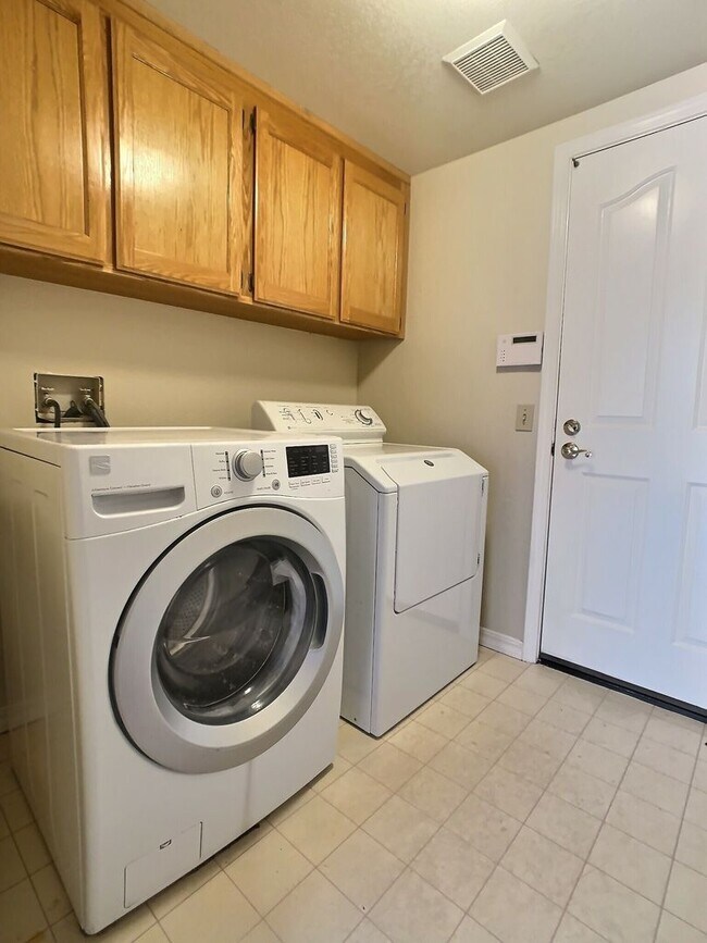 Building Photo - Spacious 4 Bedroom House in Berryessa Area
