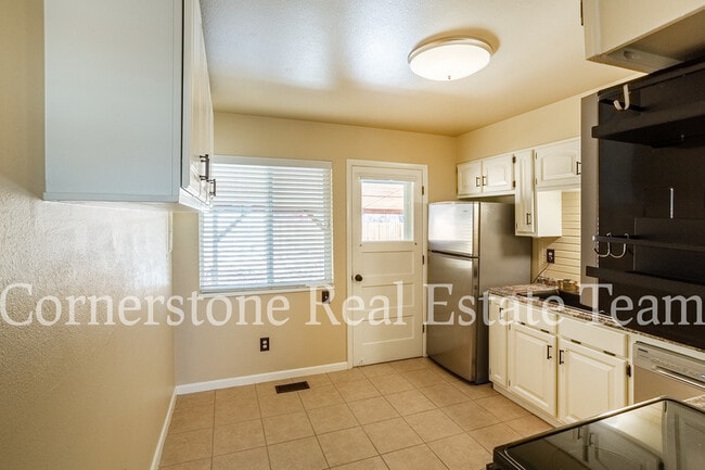 Building Photo - 692 Bridger Dr