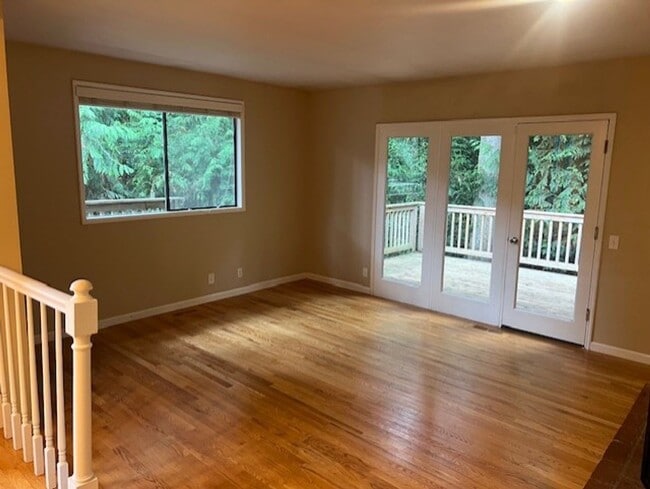 Building Photo - Highly desirable Sammamish 3 bedroom, 3 ba...