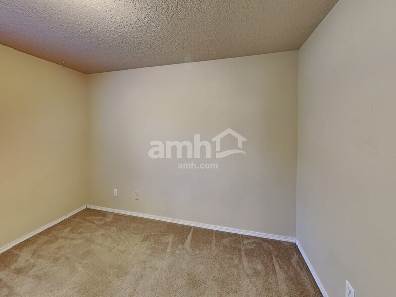 Building Photo - 34607 Rocky Ct