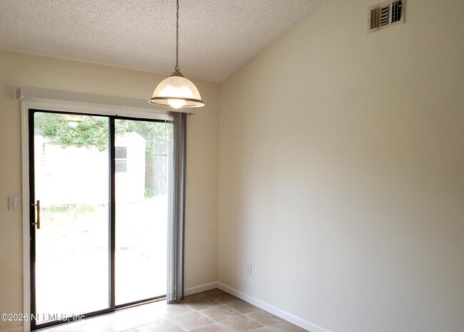 Building Photo - 2642 San Francisco Blvd