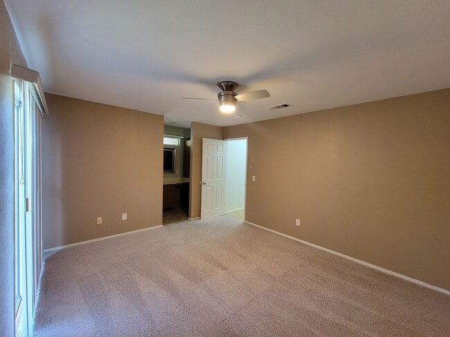 Building Photo - *Wait list full- Currently not accepting applications* 3 Bedroom 2 Bathroom in NW Visalia with Ya...