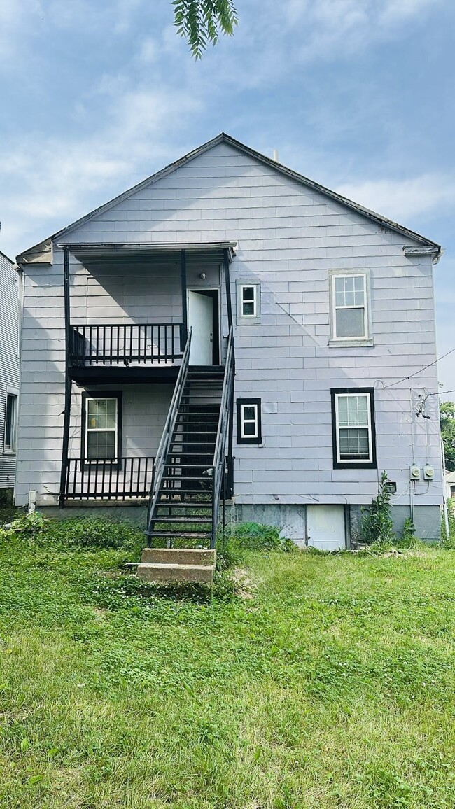 Building Photo - 844 Canaan Ave