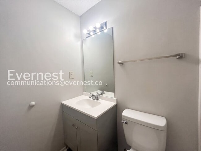 Building Photo - 5859 Shannon Dr