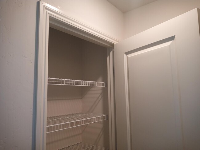 Building Photo - 1945 Kelly Ln