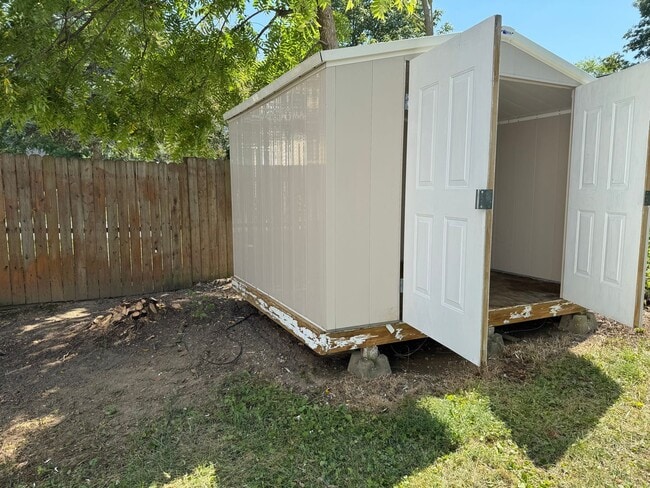 Building Photo - 3 Bedroom, 1.5 Bath Single Family Home - W...