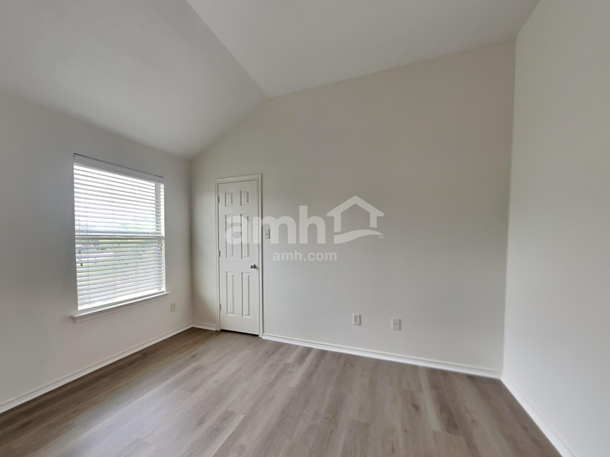 Building Photo - 4825 Summer Oaks Ln