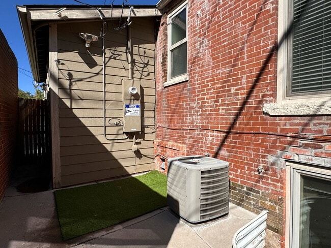 Building Photo - 2118 E 21st Ave