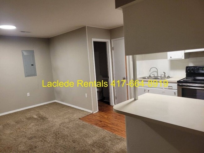 Building Photo - 2 BEDROOM 1 BATHROOM APARTMENT FOR RENT