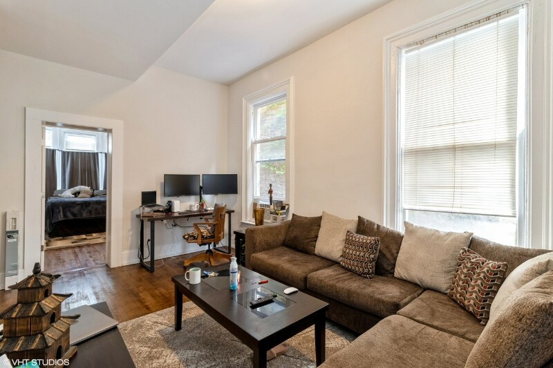 Building Photo - 2935 W Walnut St