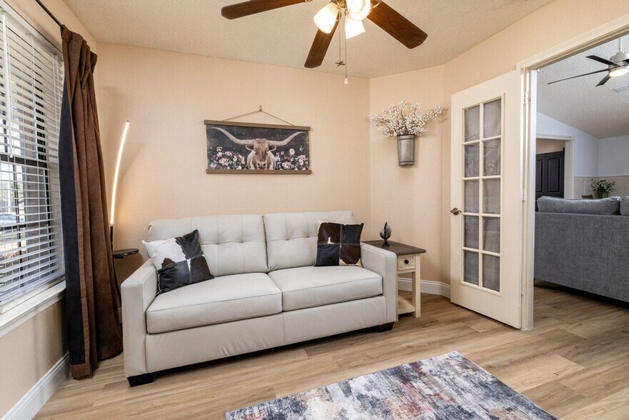 Building Photo - 8421 Willow Creek Dr