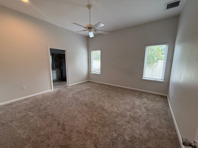 Building Photo - 2522 Chantilly Ave