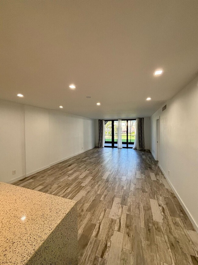 Building Photo - 1629 Riverview Rd