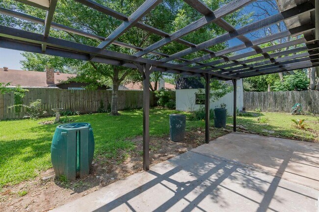 Building Photo - 10603 Cooper Hill Dr