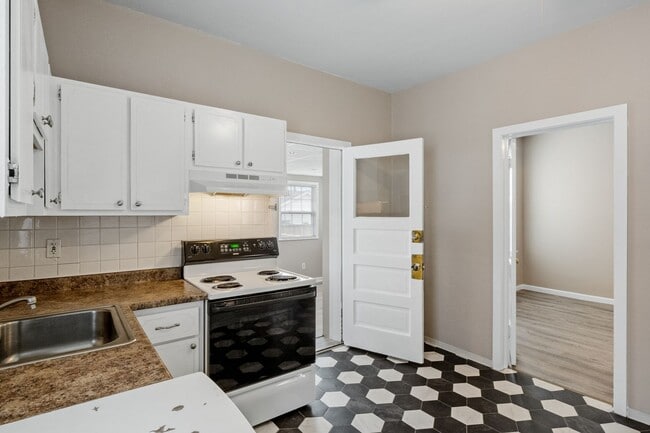 Building Photo - For the Big Dawgs