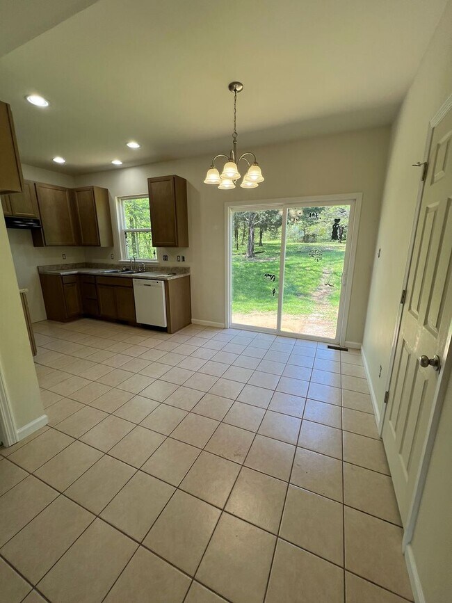 Building Photo - 3 bed, 2 bath, 2 car garage Home on 5 Acres