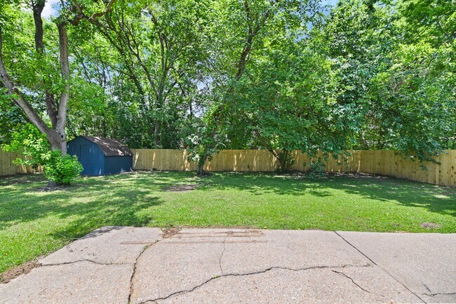 Building Photo - 2117 Semmes Dr