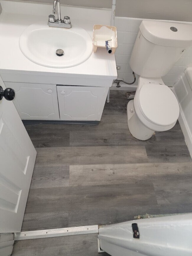 Building Photo - 14835 Euclid Ave